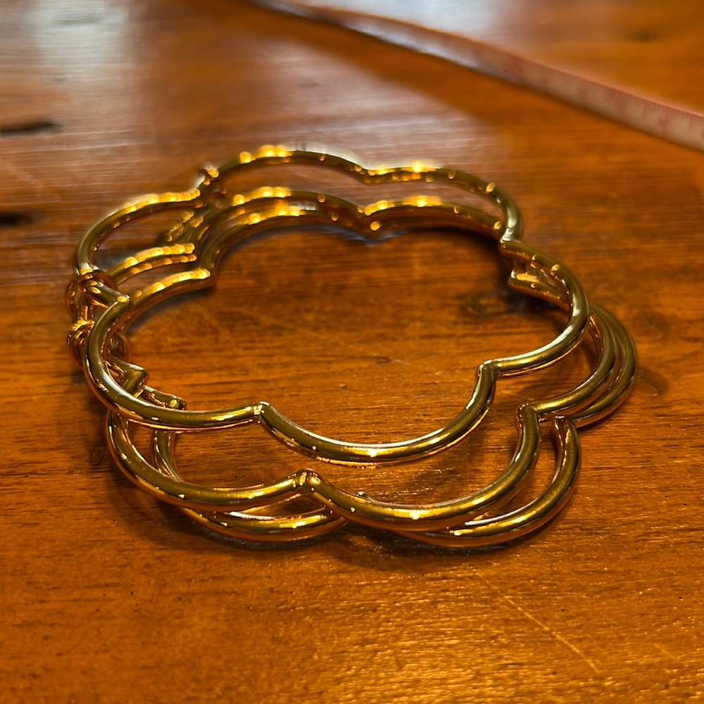 Set of 3 gold flower shaped bracelets